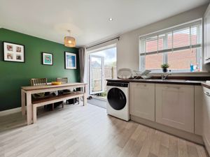 Kitchen diner- click for photo gallery